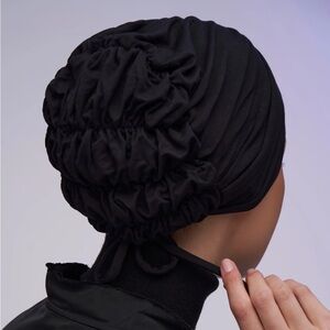 HAUTE HIJAB Criss–Cross Underscarf - Black